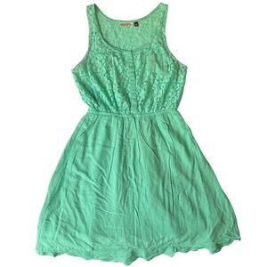 SO Women Dress size M Mint Green Lace Sleeveless Screw Neck KneeLength